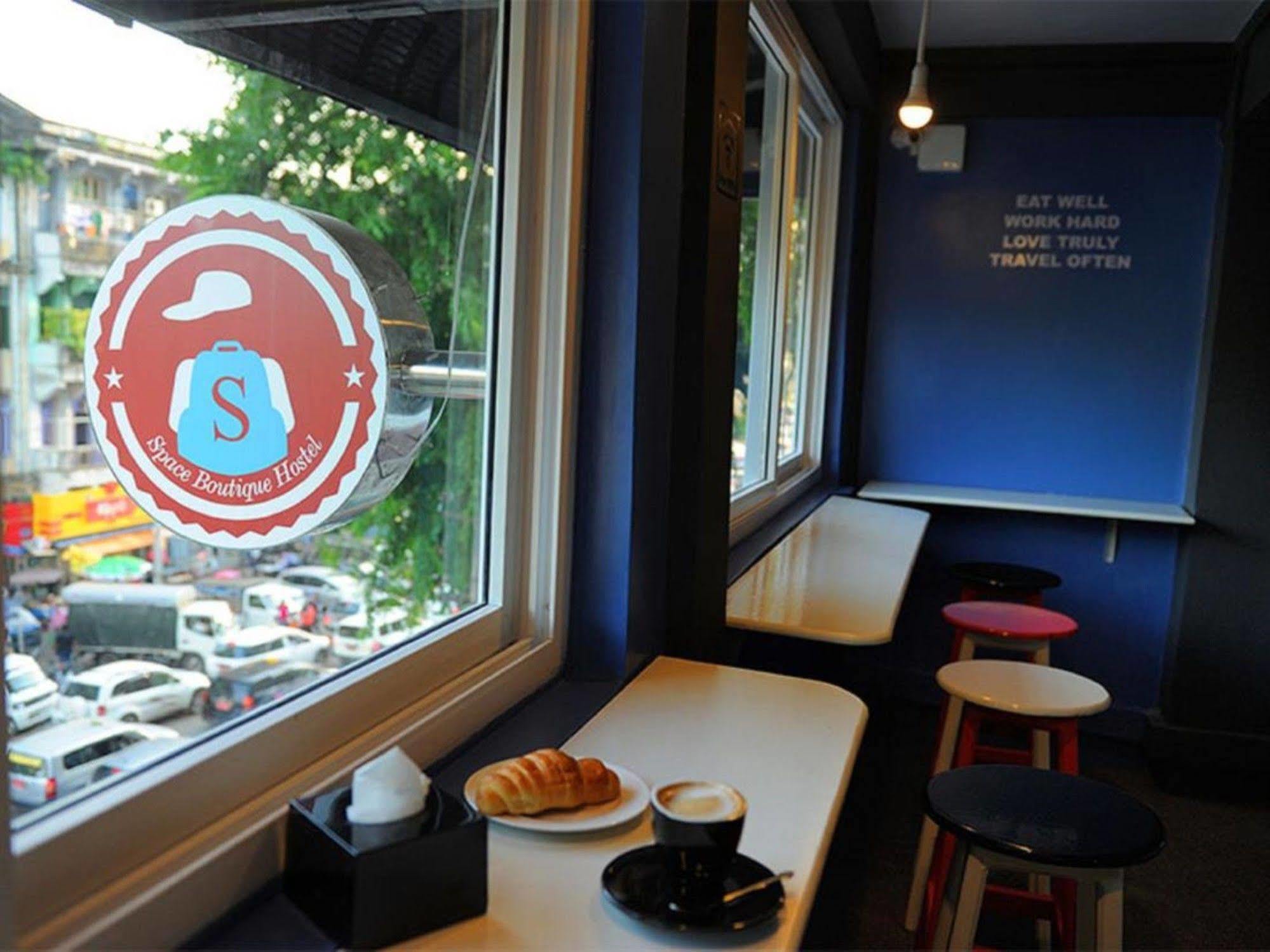 Space Boutique Hostel Yangon Exterior foto