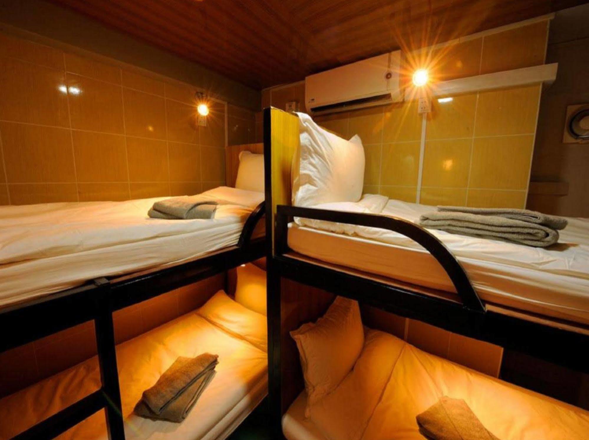 Space Boutique Hostel Yangon Exterior foto
